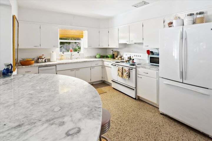 Building Photo - 202 32nd St