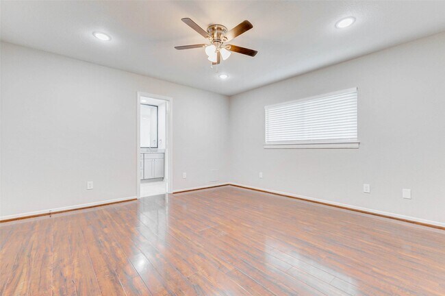 Building Photo - 2410 Clear Ridge Dr