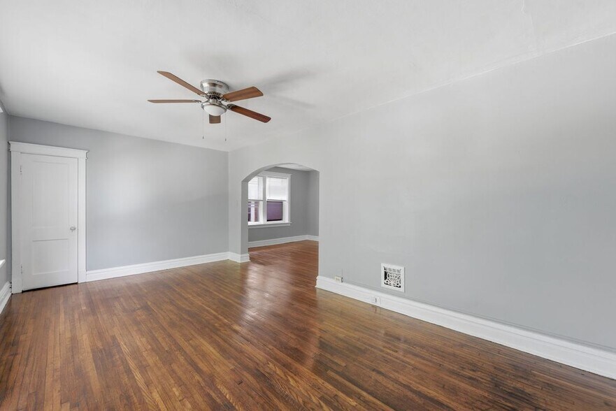 Building Photo - 3332 Aubert Ave