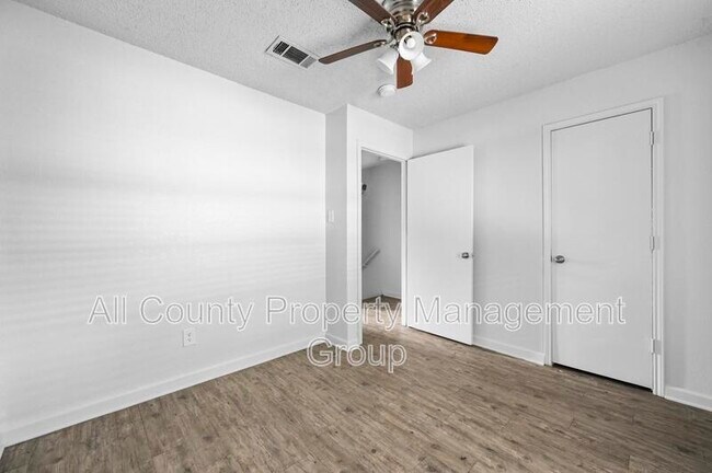 Building Photo - 4921 Miller Ave