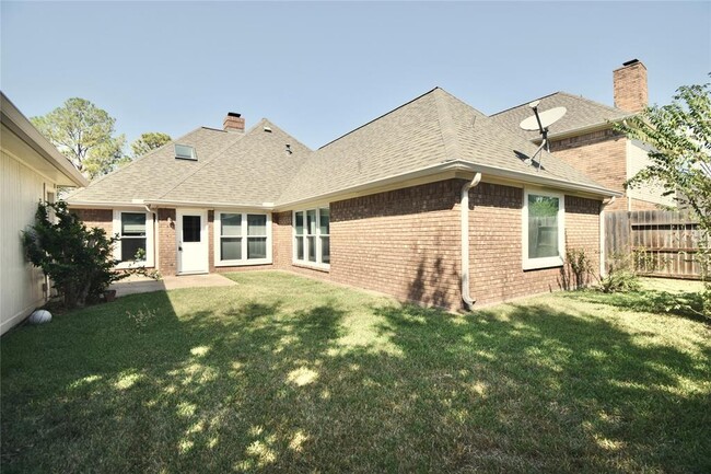 Building Photo - 1315 Forest Hollow Dr