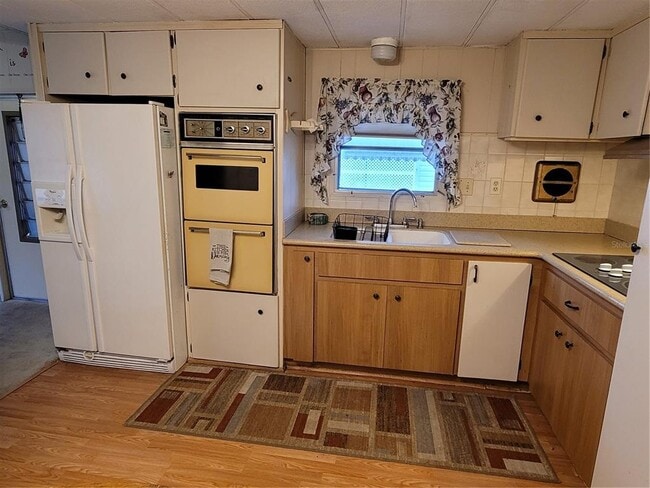 Building Photo - 1300 Seahorse Ln