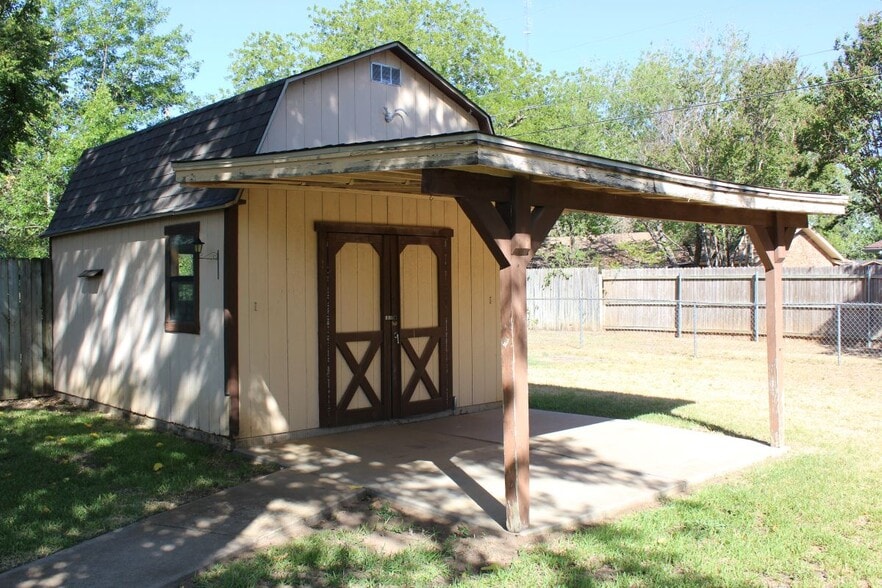 Storage Building - 1413 Center Dr