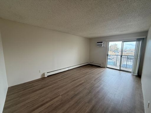 Building Photo - Nice 1 Bedroom 1 Bathroom Condo in Golden with Pool!! Available NOW!!