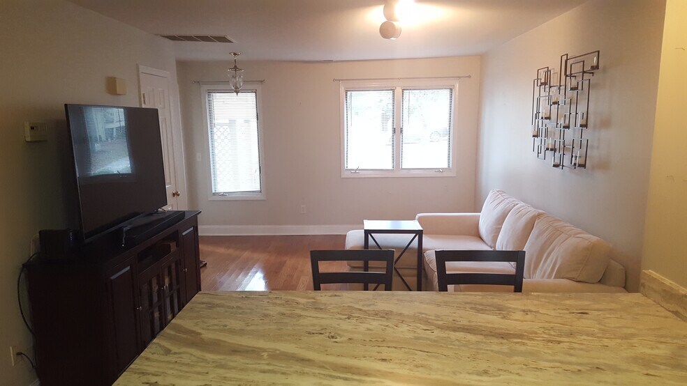 Building Photo - 7 Augusta Dr