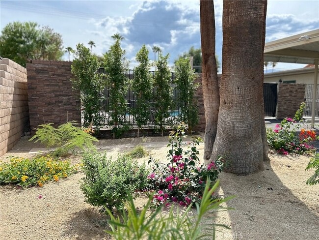 Building Photo - 74443 Driftwood Dr