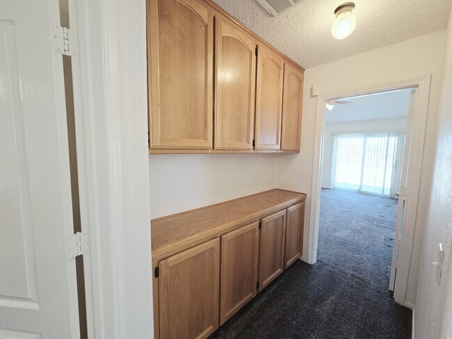 Building Photo - 250 Comstock Ave