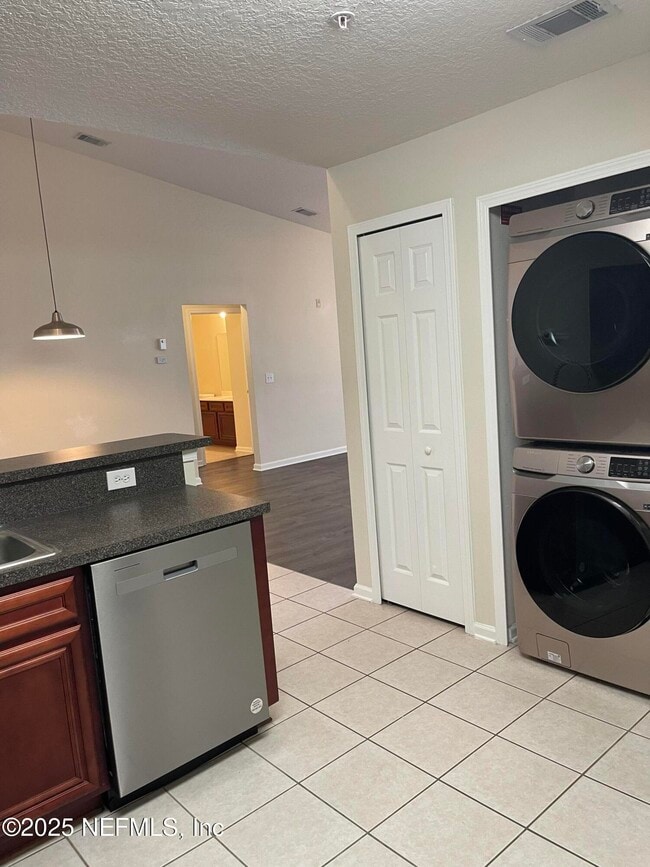 Building Photo - 6965 Ortega Woods Dr