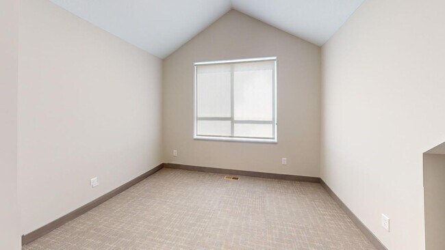 Building Photo - 6th St Triplex