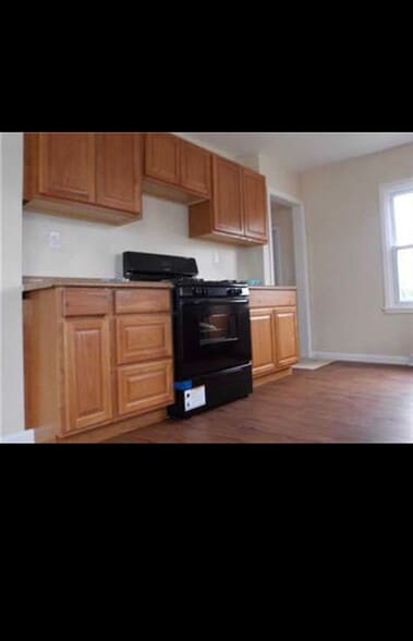 Building Photo - 1220 Linden St