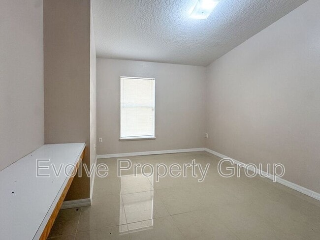 Building Photo - 21 Llanes Pl