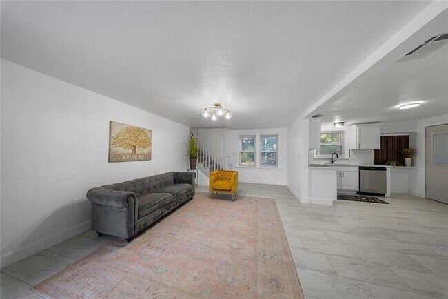 Building Photo - 2421 NW 18th St