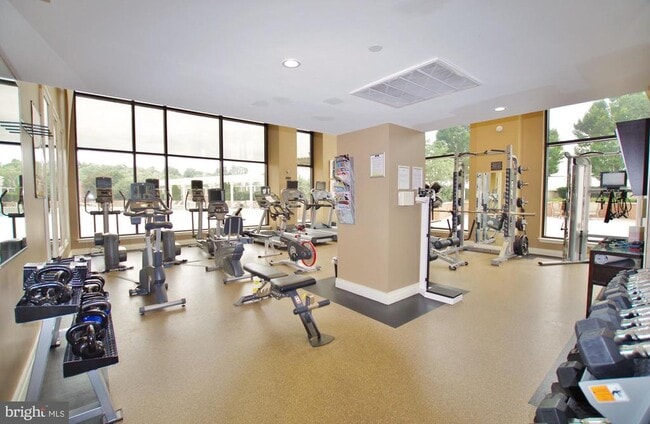 Building Photo - 2451 Midtown Ave