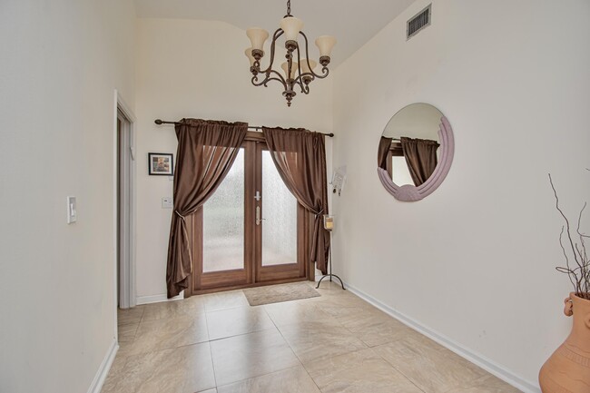 Building Photo - 7811 Villa Nova Dr