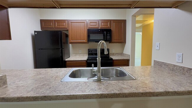 Building Photo - 8415 Hearth Dr