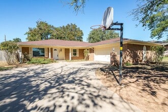 Building Photo - 1046 Jan Lee Dr