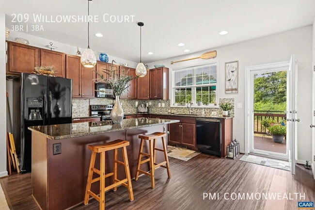 Building Photo - 209 Willowshire Ct