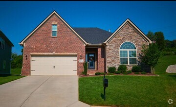 Building Photo - Knoxville 37932 - 3 bedroom 2.5 bath - cal...