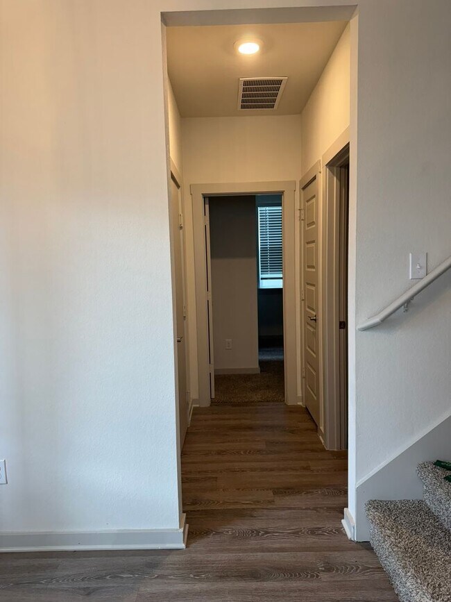 Building Photo - Ready for move-in! Spacious 4-bedroom, 3-b...