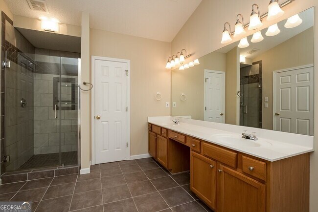 Building Photo - 4425 Ridgefair Dr