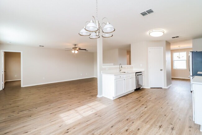 Building Photo - 332 Indian Blanket Dr