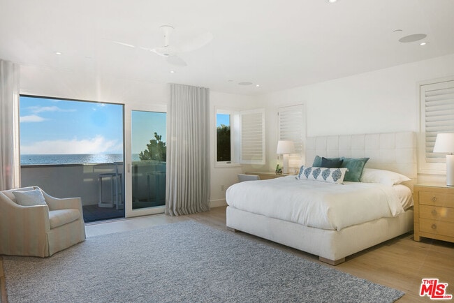 Building Photo - 1347 Palisades Beach Rd