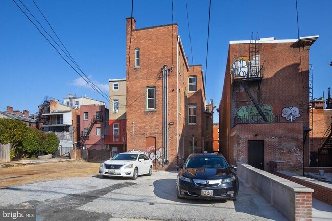 Building Photo - 812 Park Ave