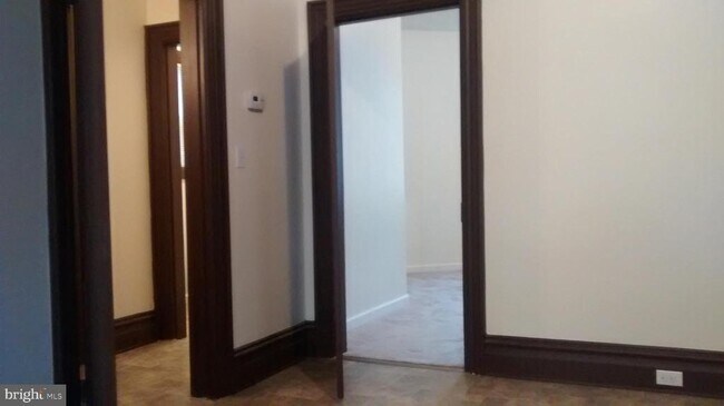 Building Photo - 221 Ann St