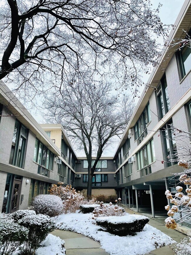 Building Photo - 1044 Ontario St