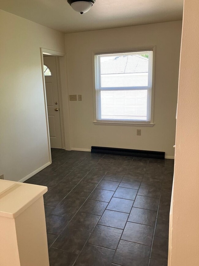 Building Photo - Single Family 3 Bedroom Home