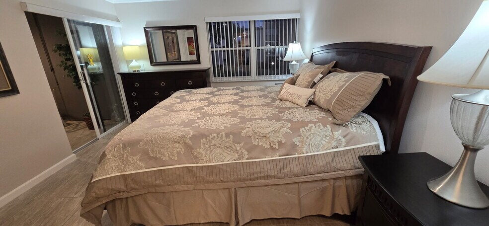 Master bedroom - 14255 Rosemary Ln