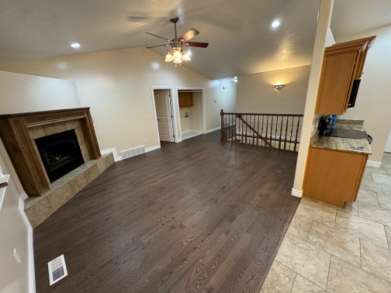 Building Photo - 656 S 1050 W