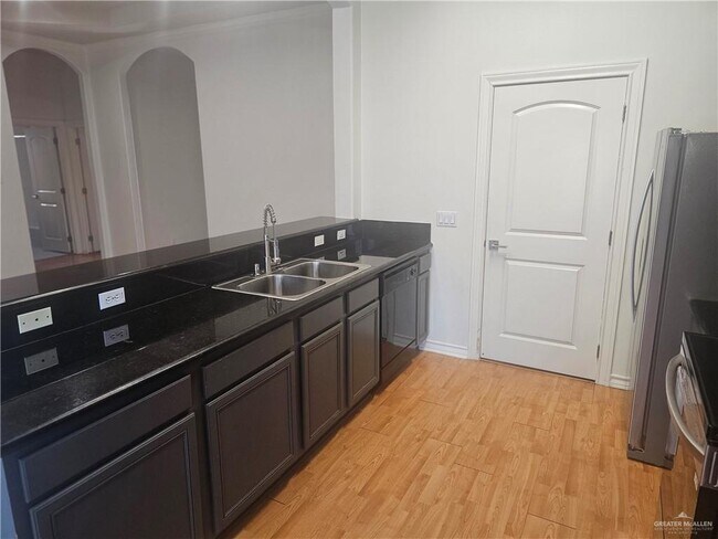 Building Photo - 19 Omega St