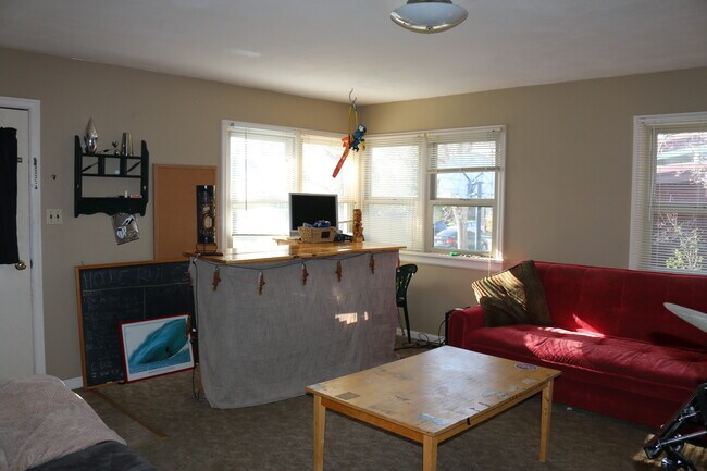 Building Photo - 414 S 12th Ave