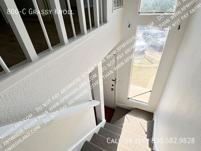 Building Photo - 800 Grassy Knoll