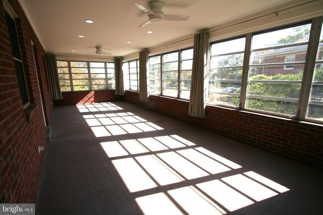 Building Photo - 10104 Towhee Ave