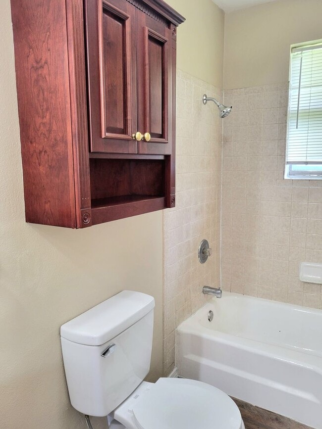 Building Photo - Updated Throughout and Move in ready!!!