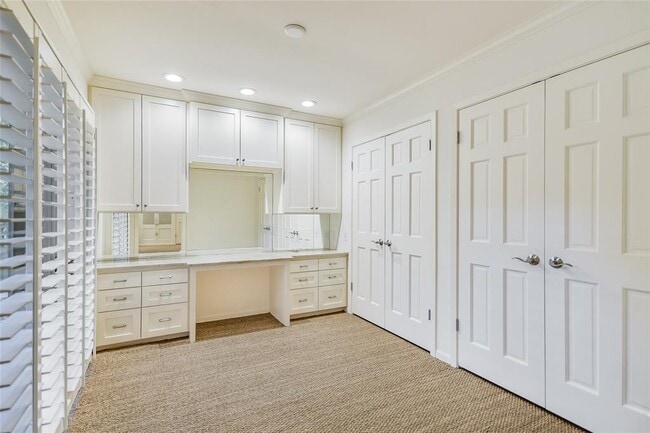 Building Photo - 50 Woodstone Square
