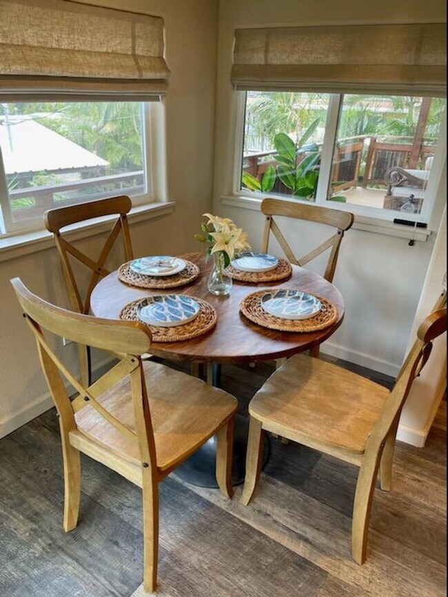 Building Photo - BK-1284