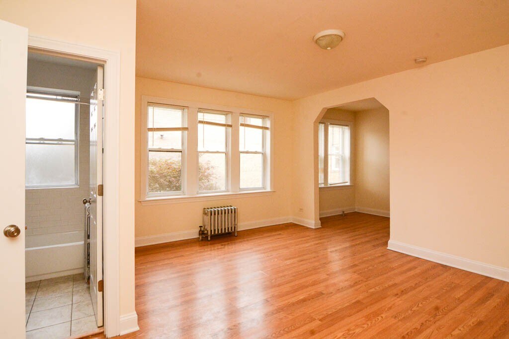 Building Photo - 2600 N Kimball Ave