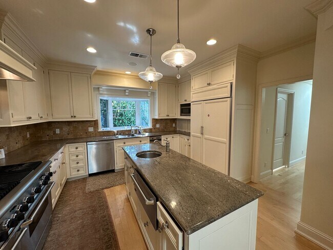 Building Photo - Beautifully Appointed 4 Bed, 2.5 Bath Home...