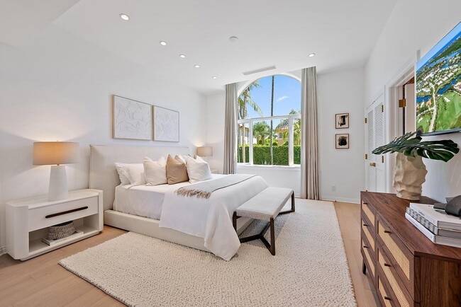 Building Photo - 245 Everglade Ave