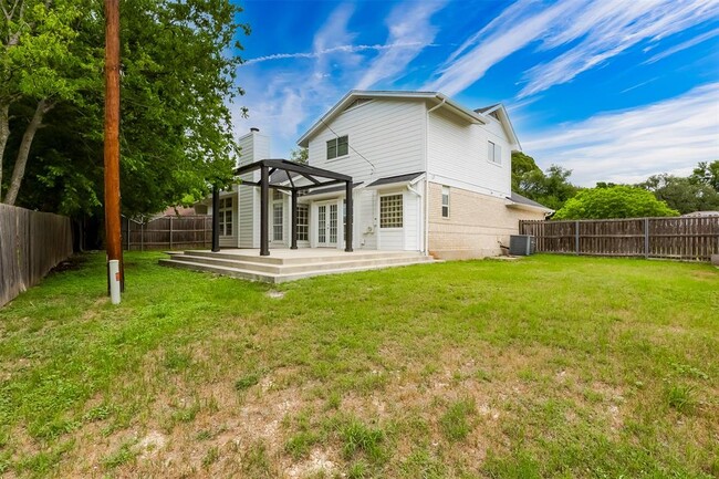 Building Photo - 1002 Oakridge Dr