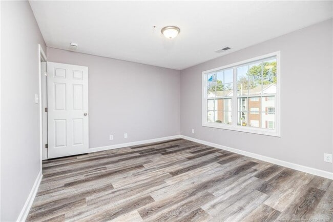 Building Photo - 264 Waterdown Dr