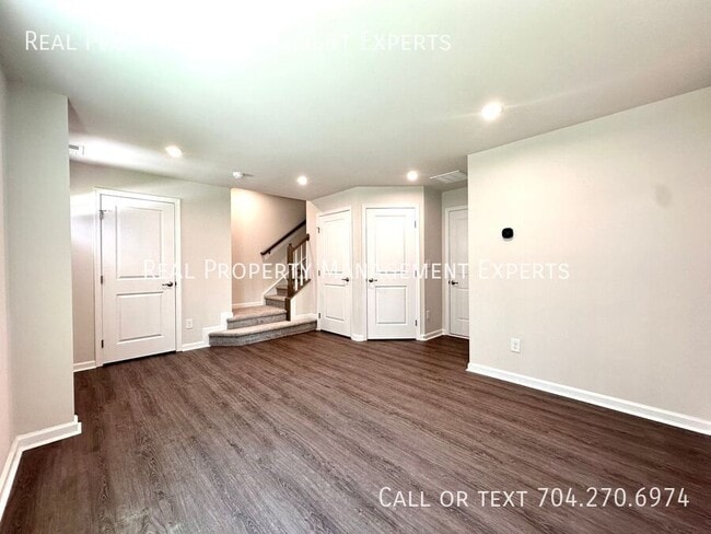 Building Photo - 1305 May Apple Dr