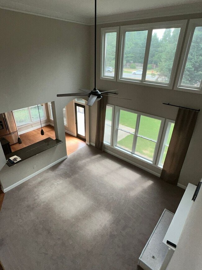 Building Photo - Brick Single Family Rental - 4 bedroom/4.5...