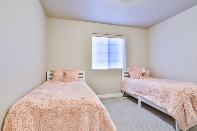 Building Photo - 1063 W Osprey Dr