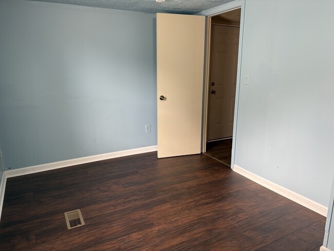 Building Photo - 908 Salters St