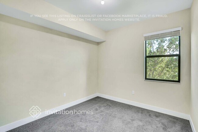 Building Photo - 10437 NW 82nd St