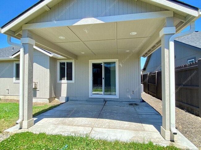 Building Photo - Charming 3-Bedroom, 2-Bath NW Redmond Home